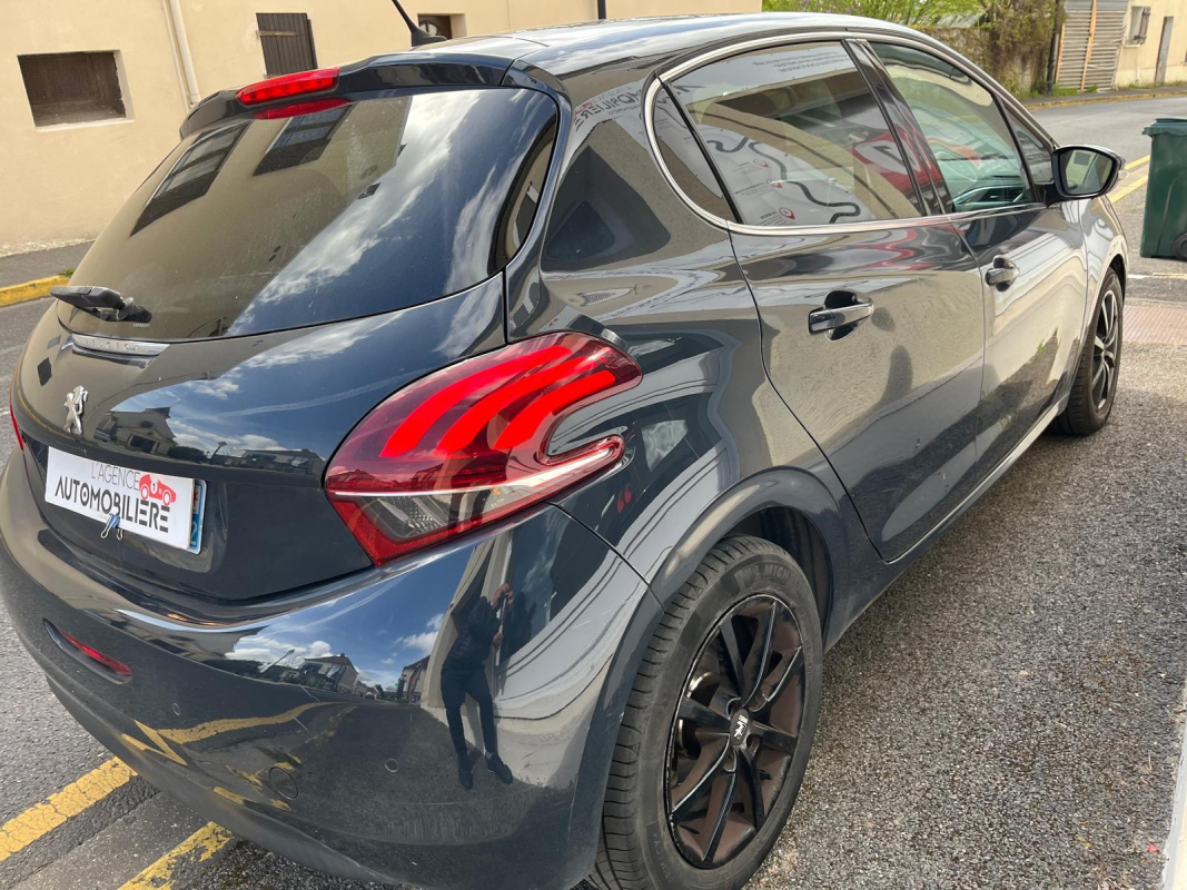 Peugeot 208 — 4