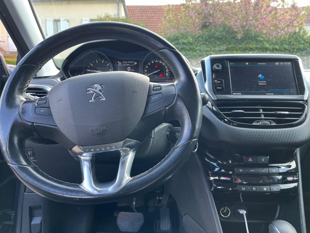 Peugeot 208 — 10