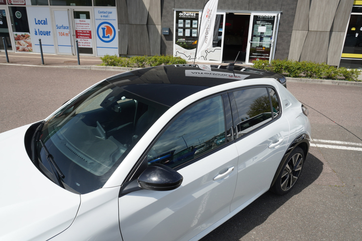 Peugeot 208 — 9