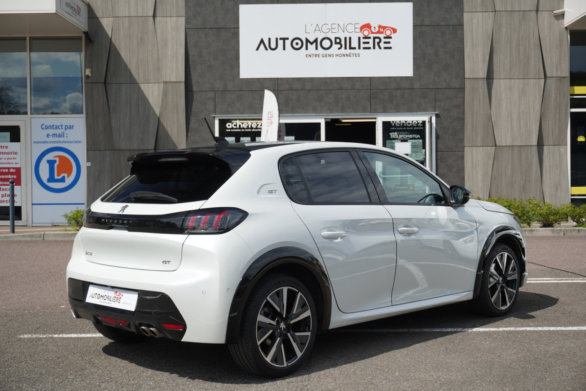 Peugeot 208 — 5
