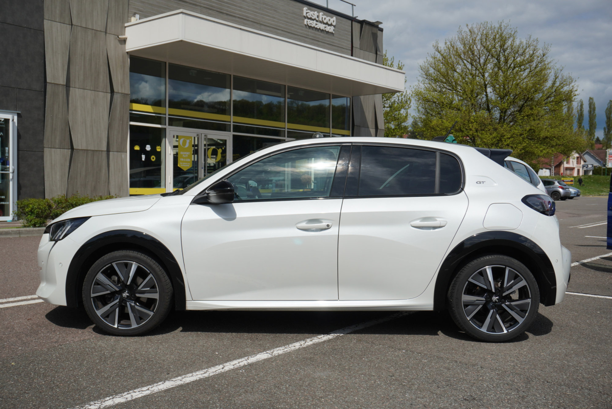 Peugeot 208 — 8