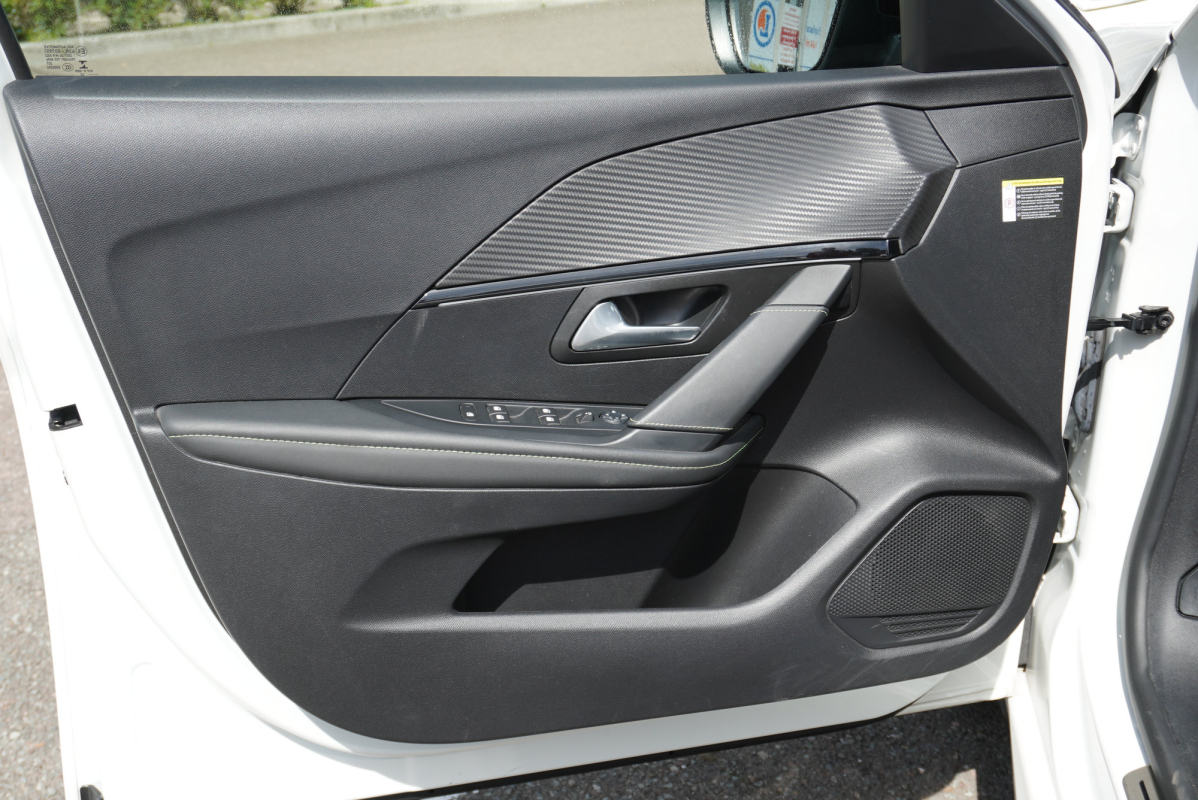 Peugeot 208 — 30