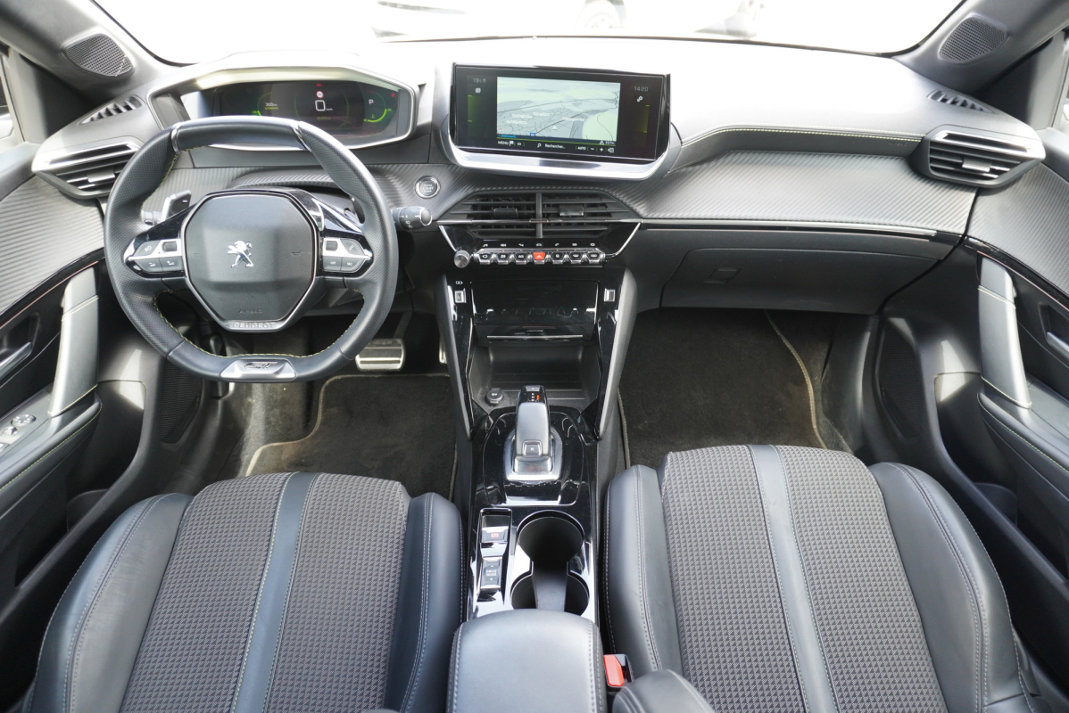 Peugeot 208 — 14