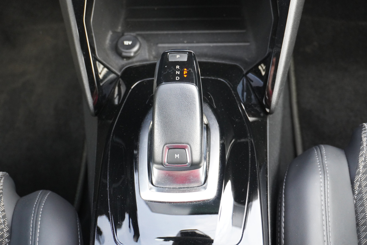Peugeot 208 — 23