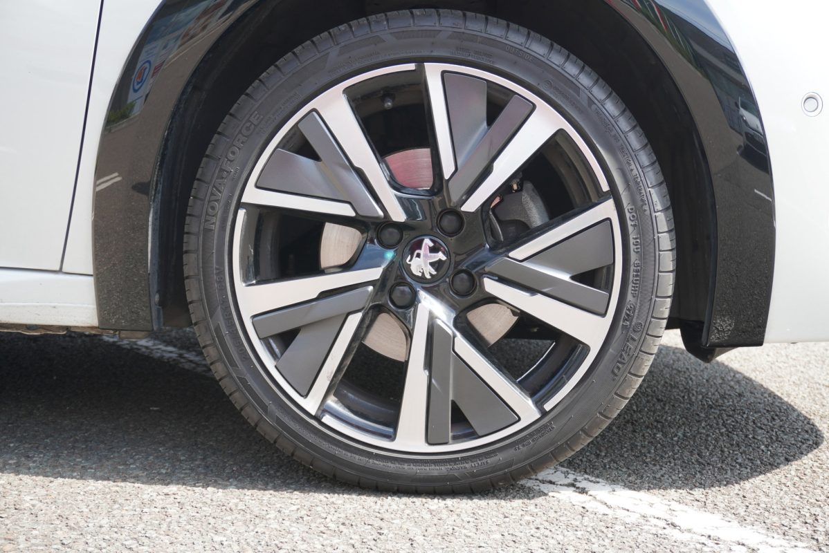 Peugeot 208 — 35