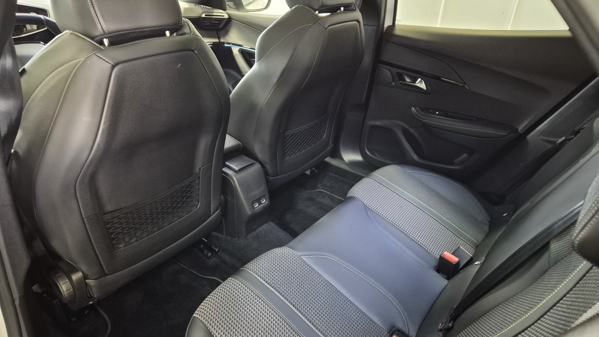 Peugeot 2008 — 12
