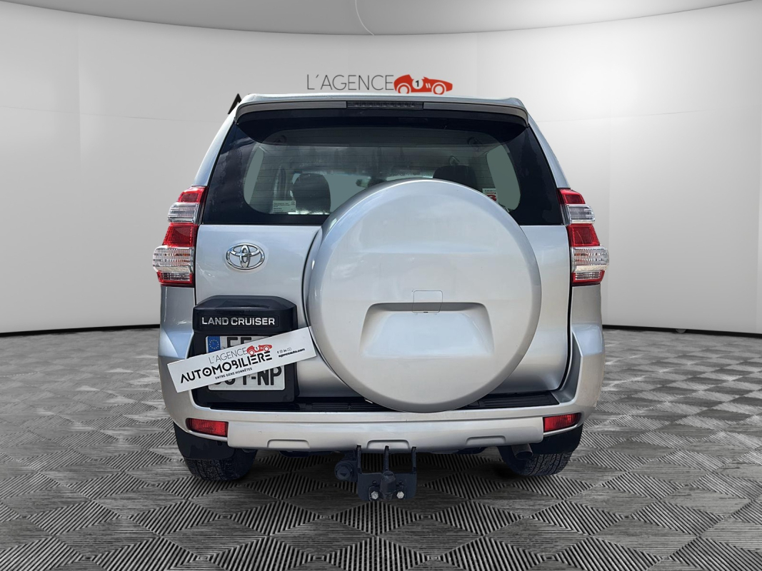 Toyota Land Cruiser — 6