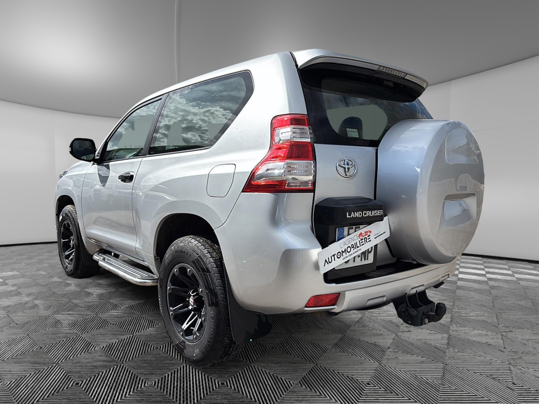 Toyota Land Cruiser — 7