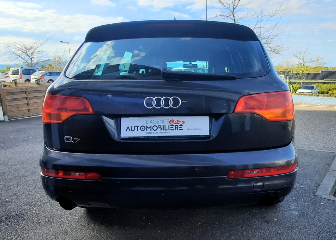 Audi Q7 — 7