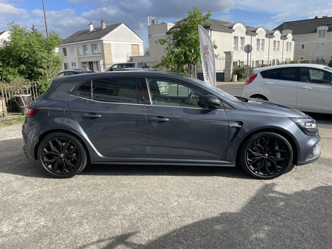 Renault Megane — 4