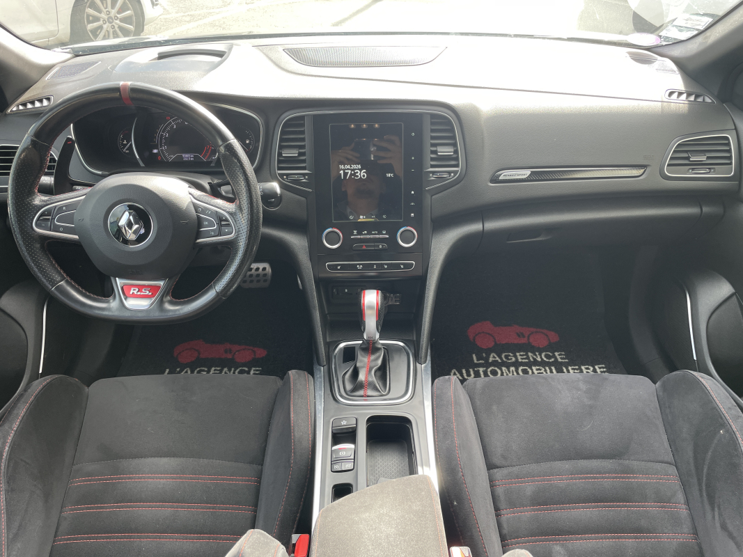 Renault Megane — 12