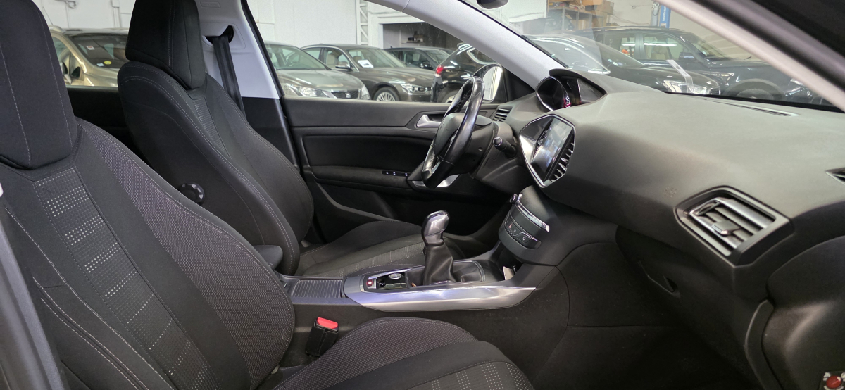 Peugeot 308 SW — 12