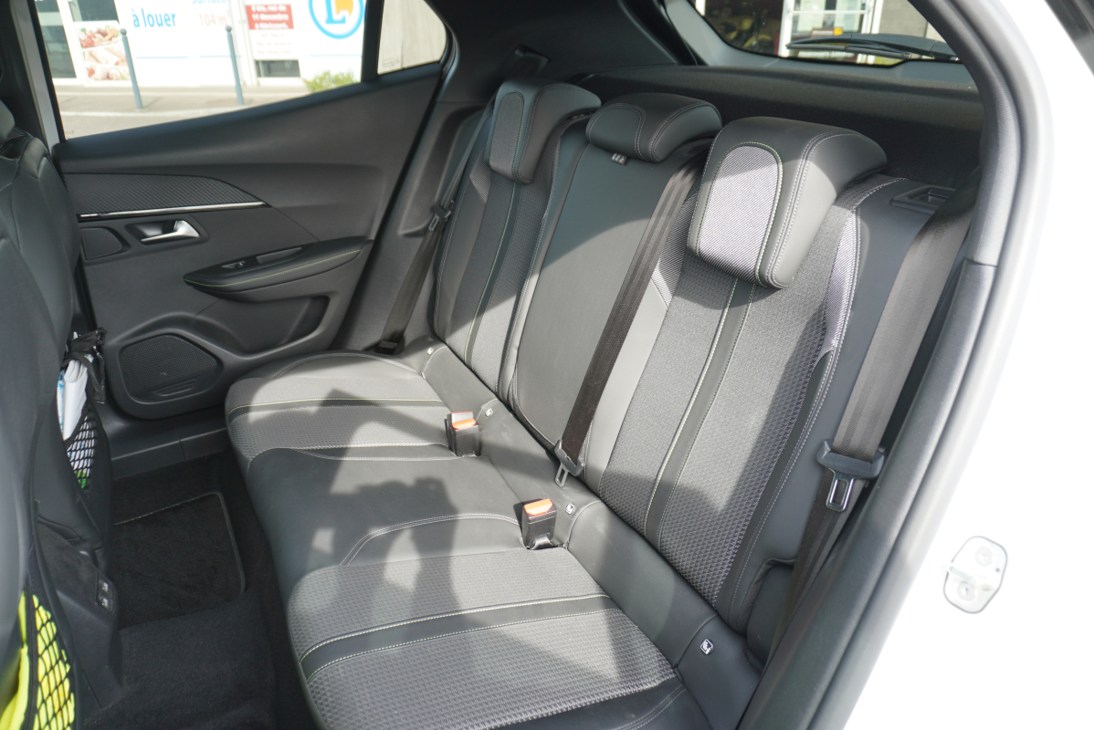 Peugeot 2008 — 12