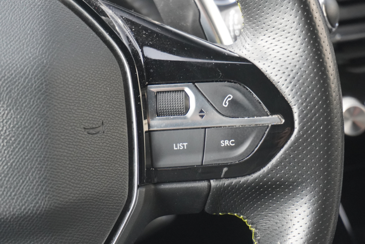 Peugeot 2008 — 32