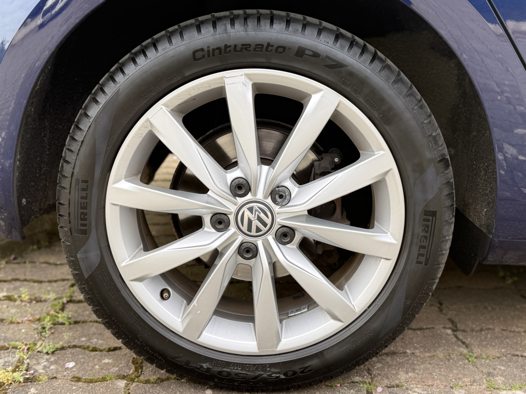 Volkswagen Golf — 23