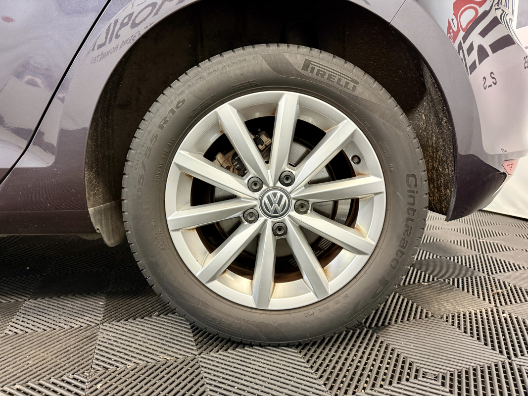 Volkswagen Golf — 23