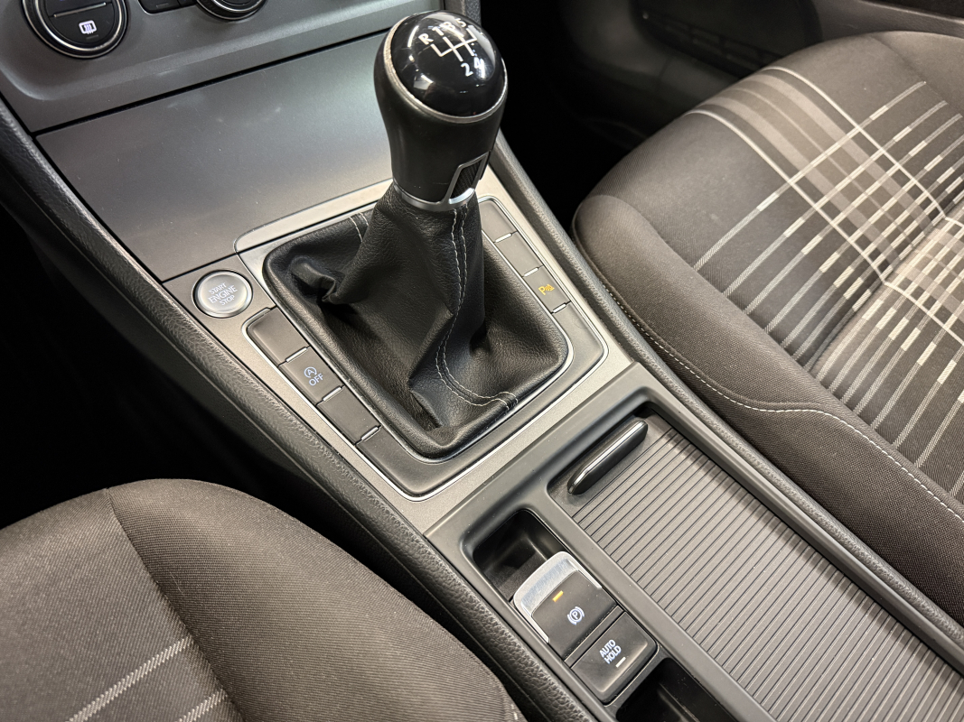 Volkswagen Golf — 21