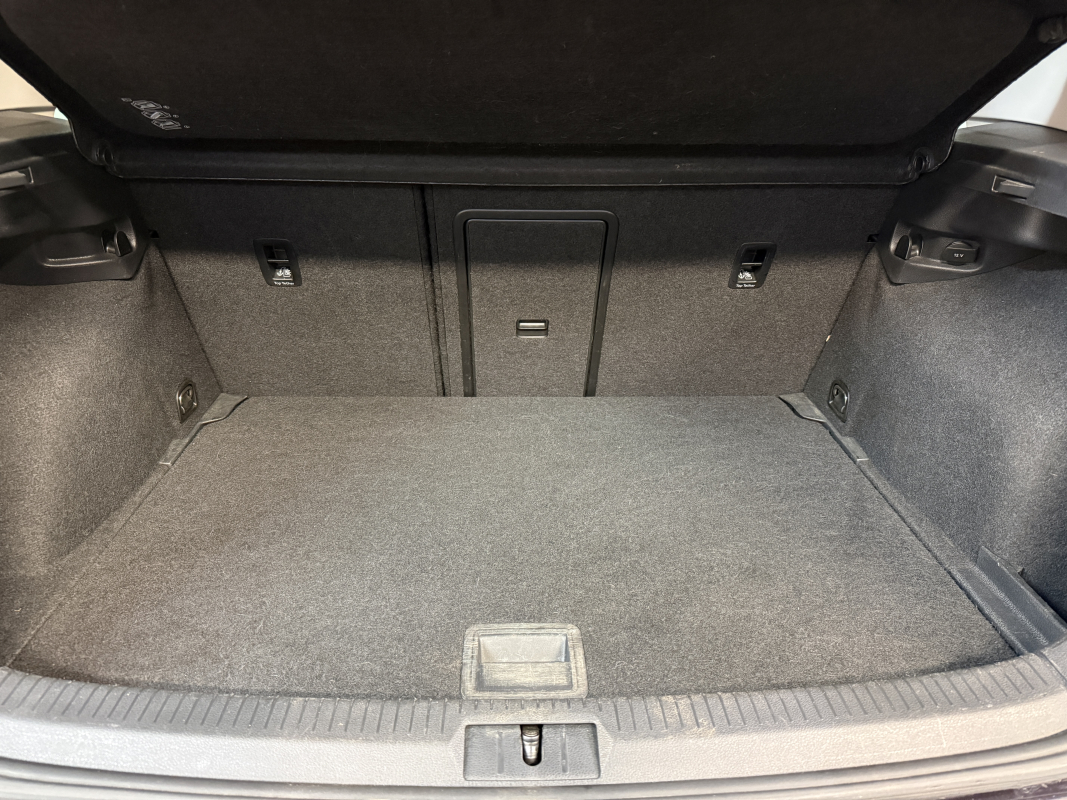Volkswagen Golf — 16