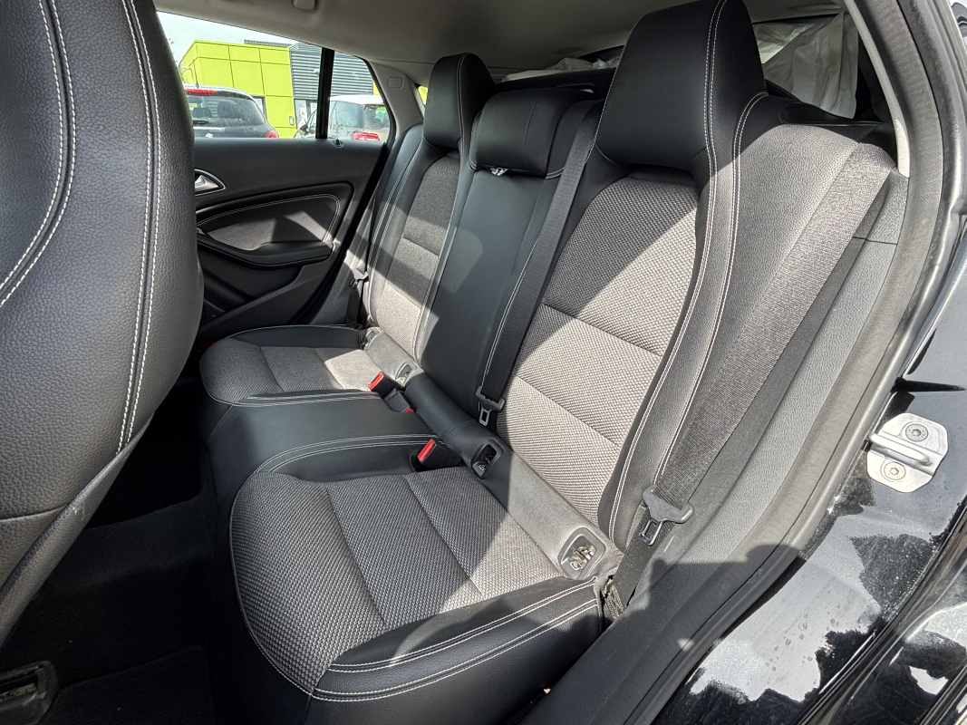 Mercedes CLA — 12