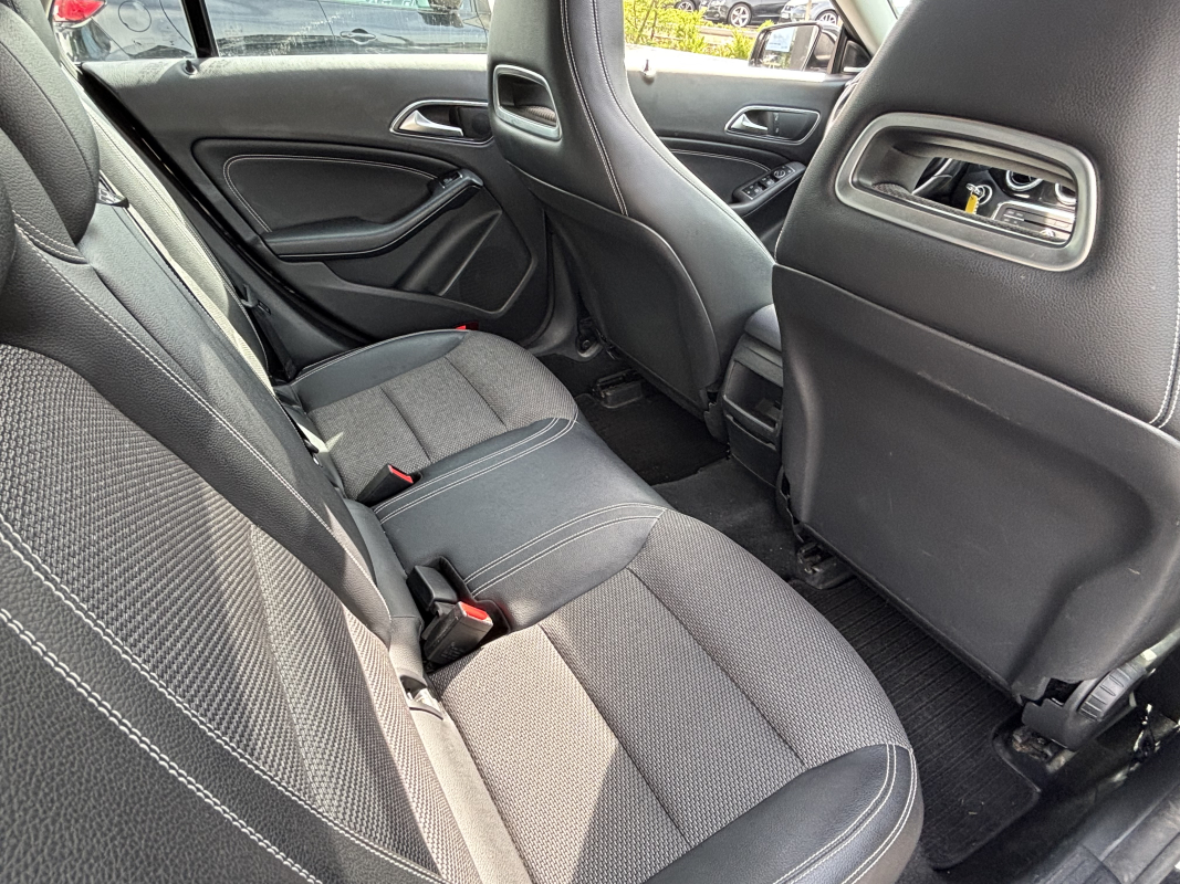 Mercedes CLA — 13