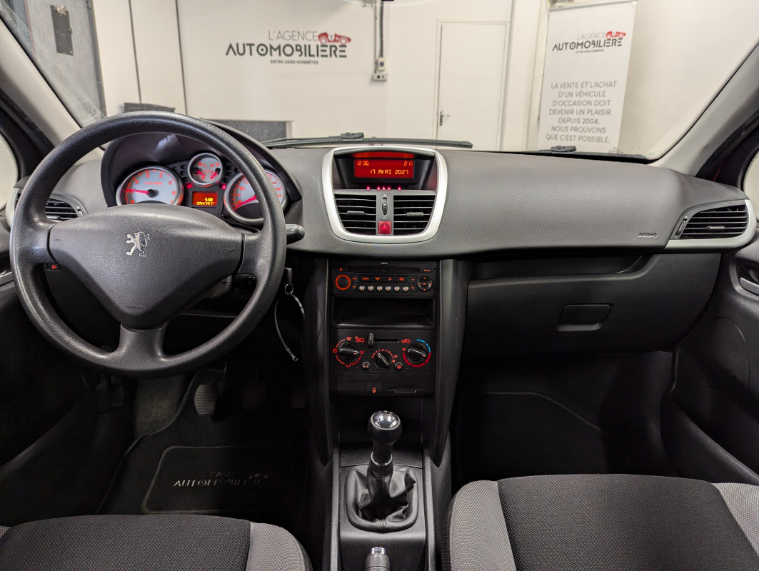 Peugeot 207 — 9
