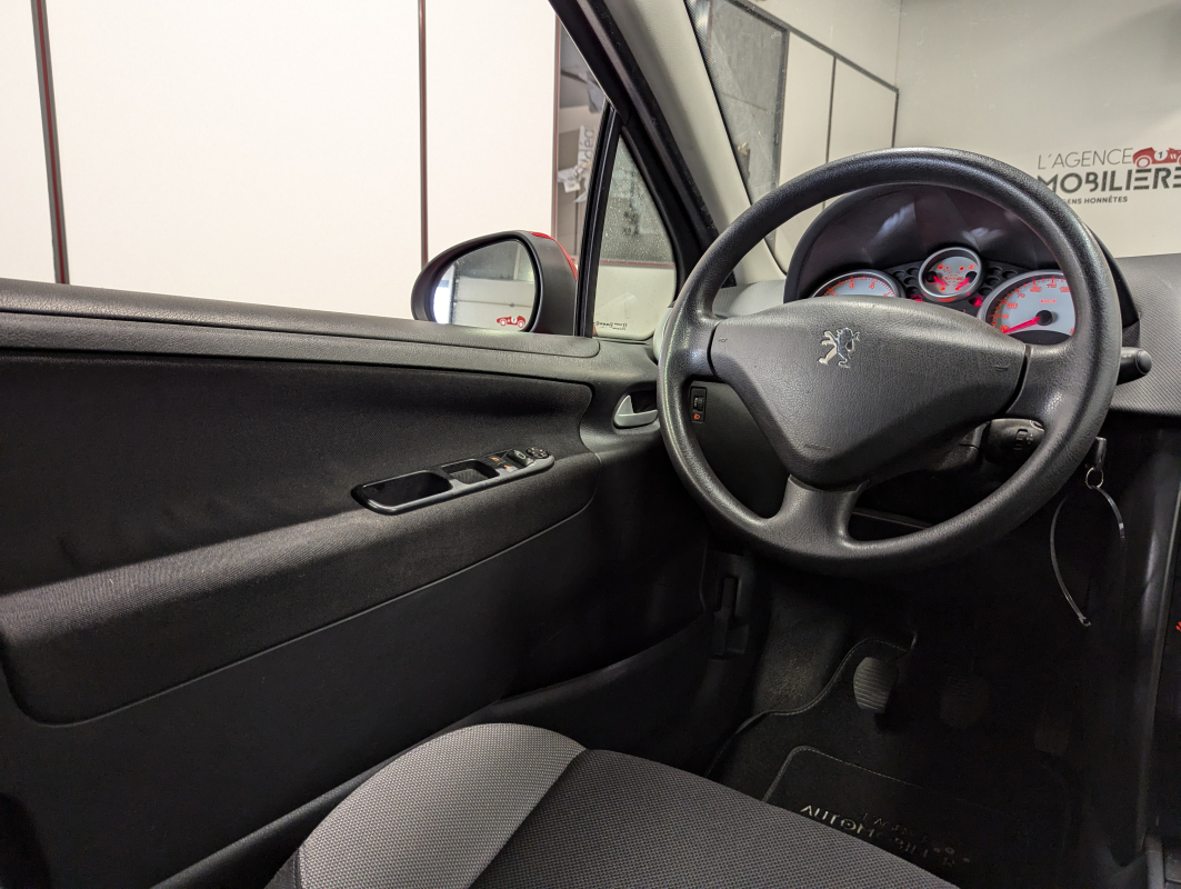 Peugeot 207 — 8