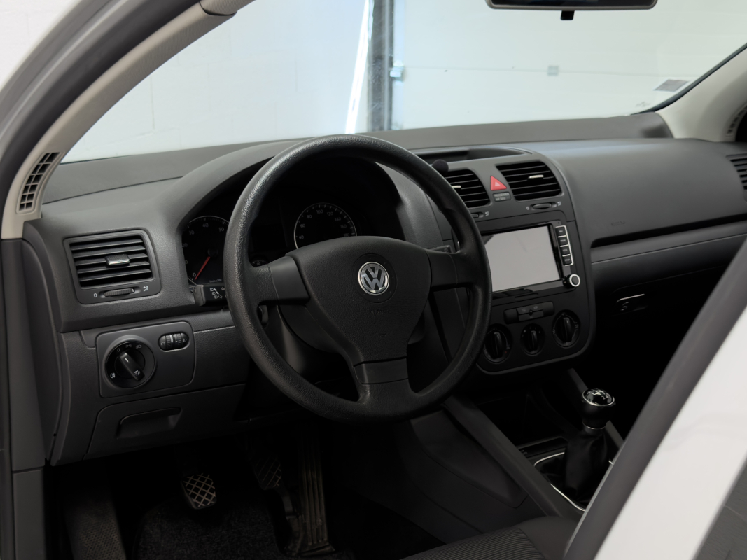 Volkswagen Golf — 24