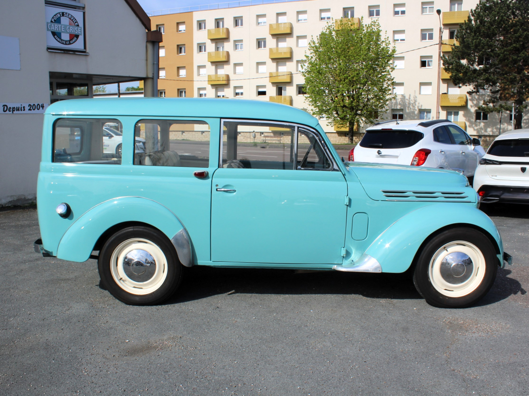 Renault Juvaquatre — 21