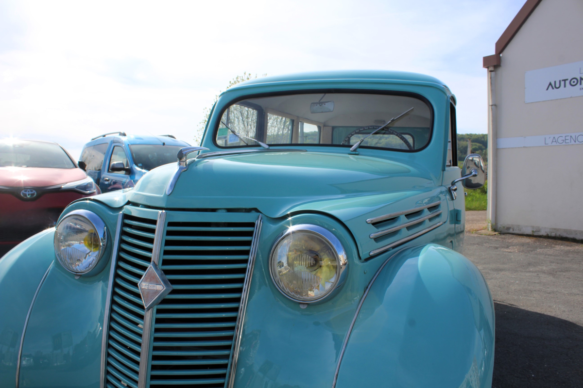 Renault Juvaquatre — 22