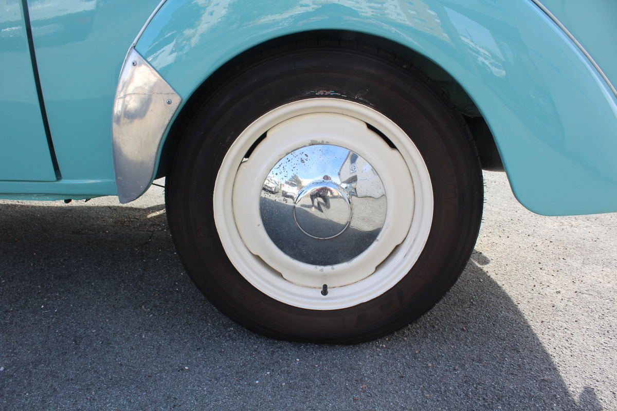 Renault Juvaquatre — 28