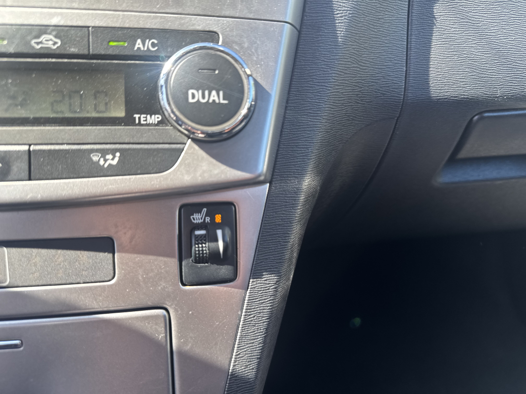 Toyota Avensis — 15