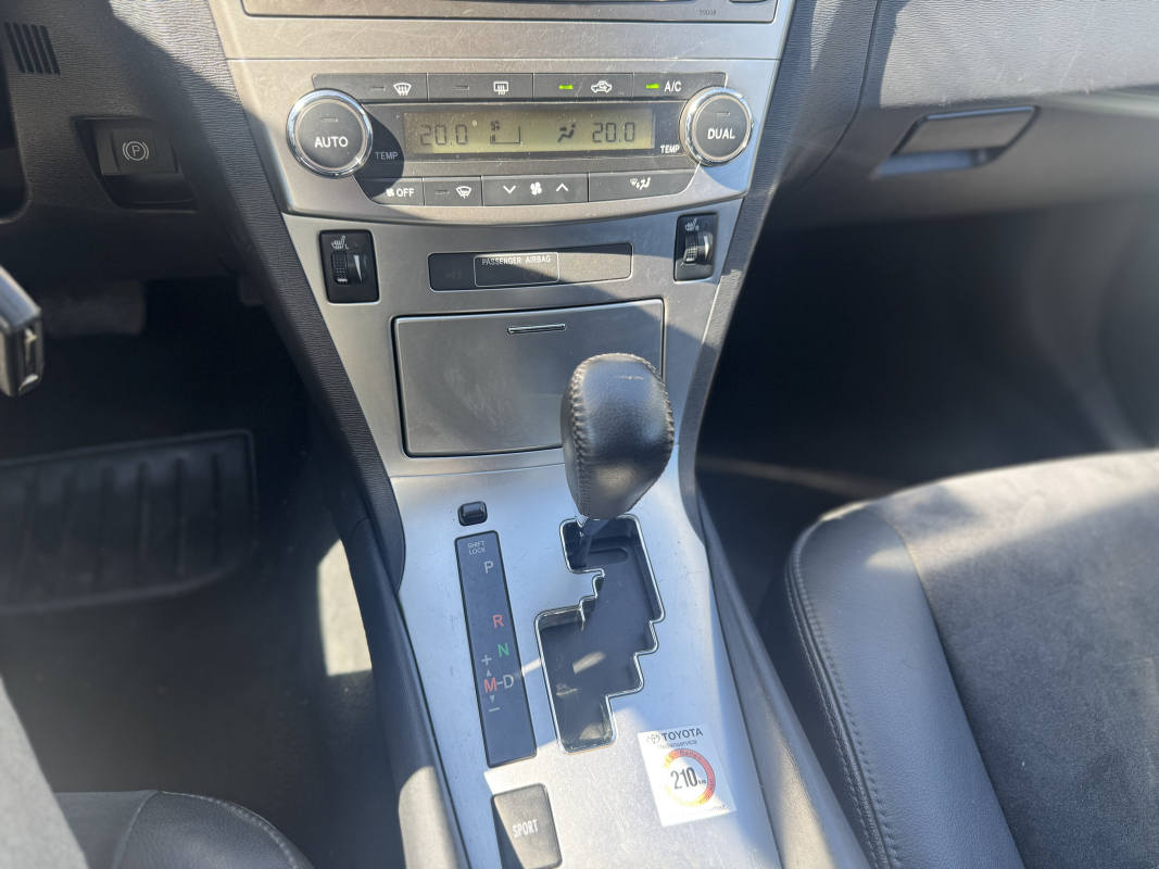 Toyota Avensis — 17