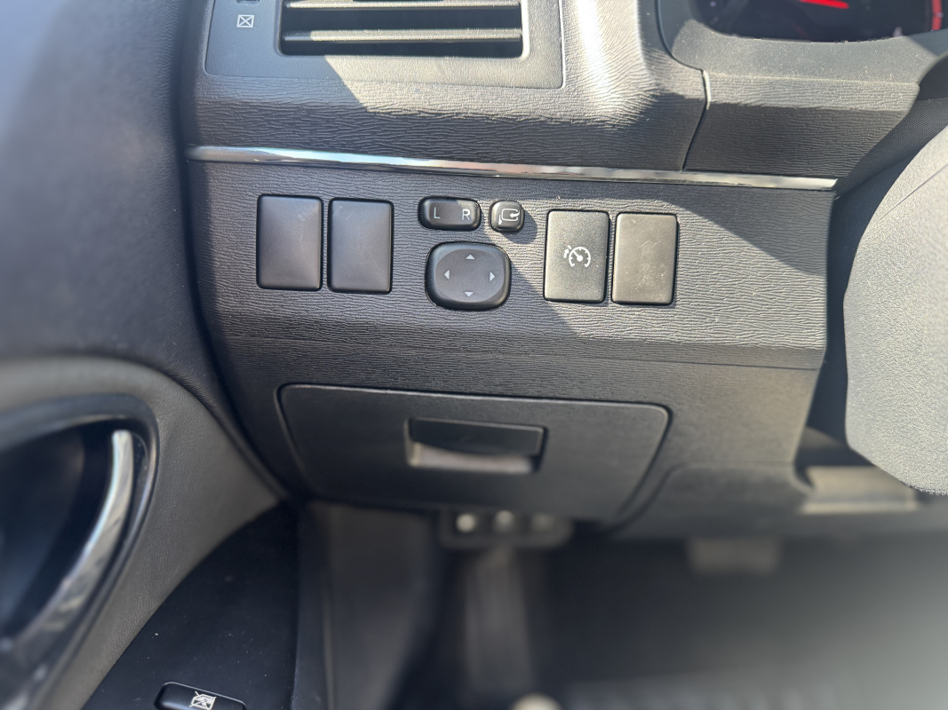 Toyota Avensis — 23
