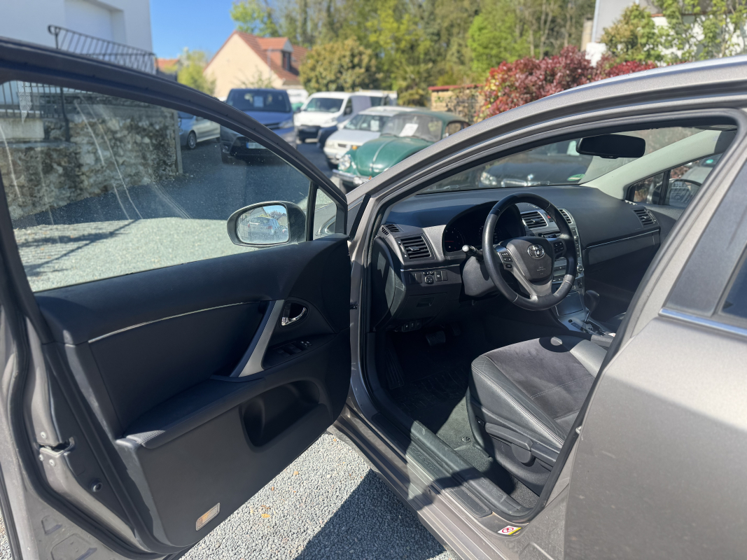 Toyota Avensis — 11