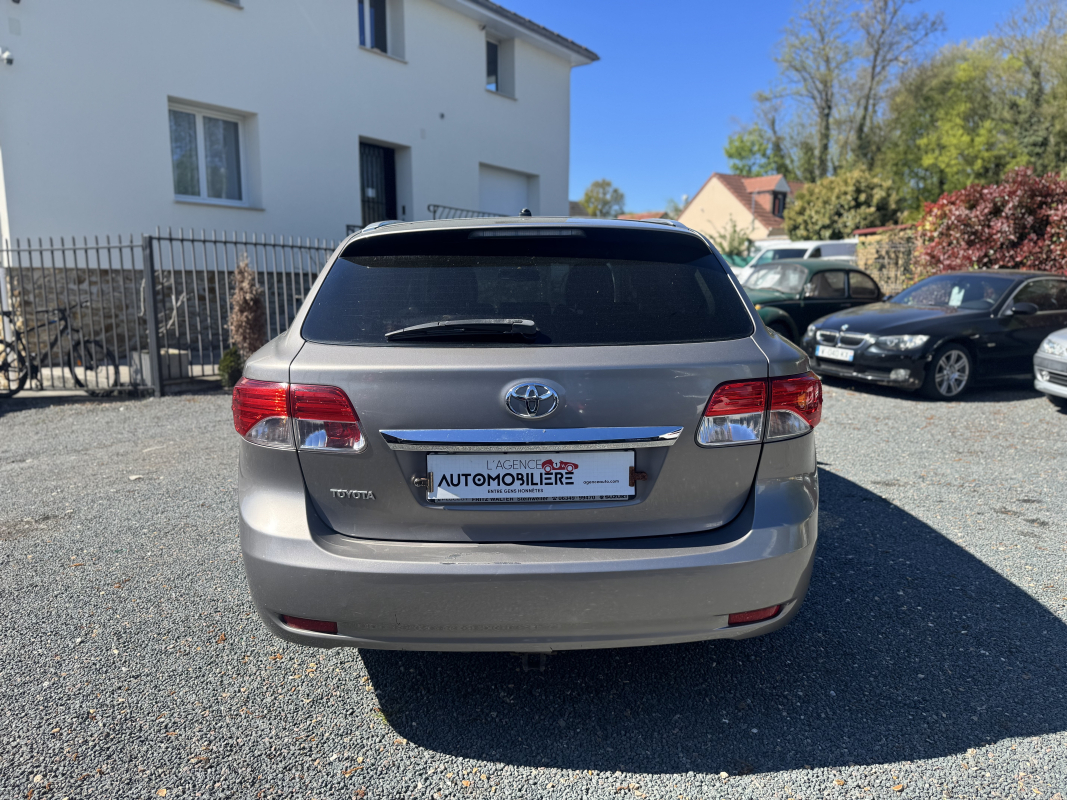 Toyota Avensis — 7