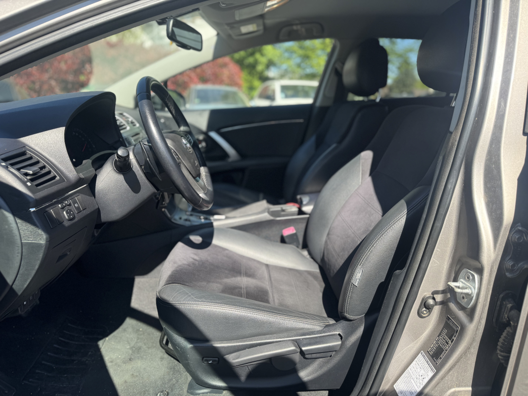 Toyota Avensis — 12