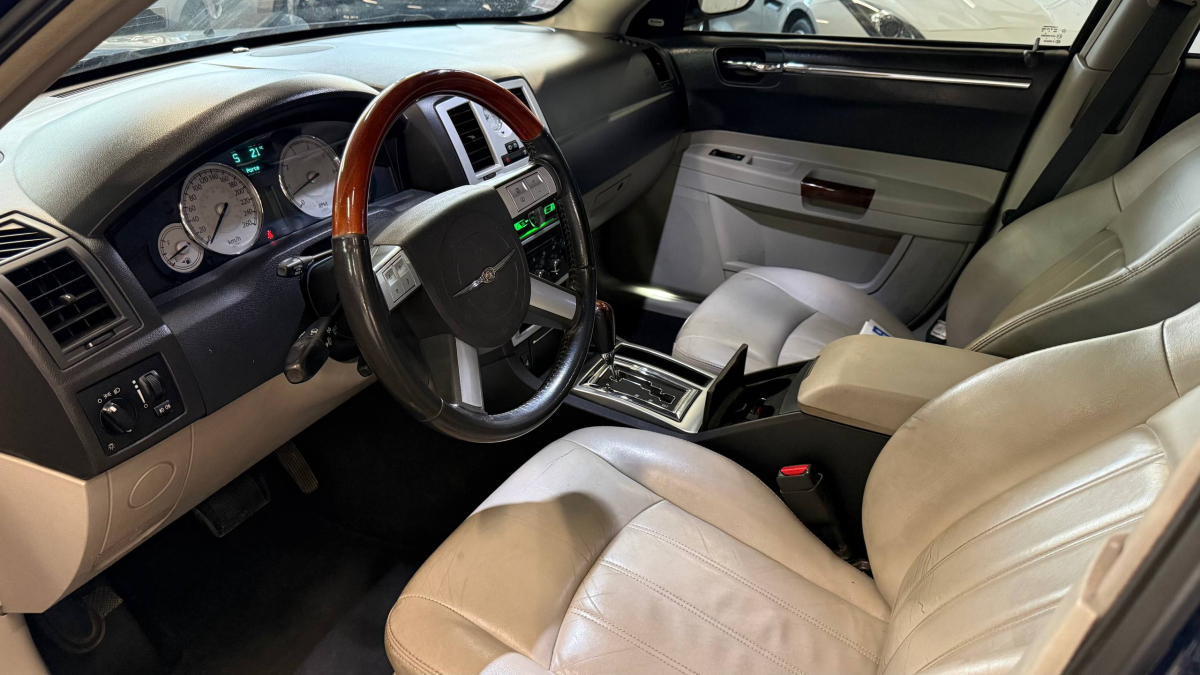 Chrysler 300 — 11