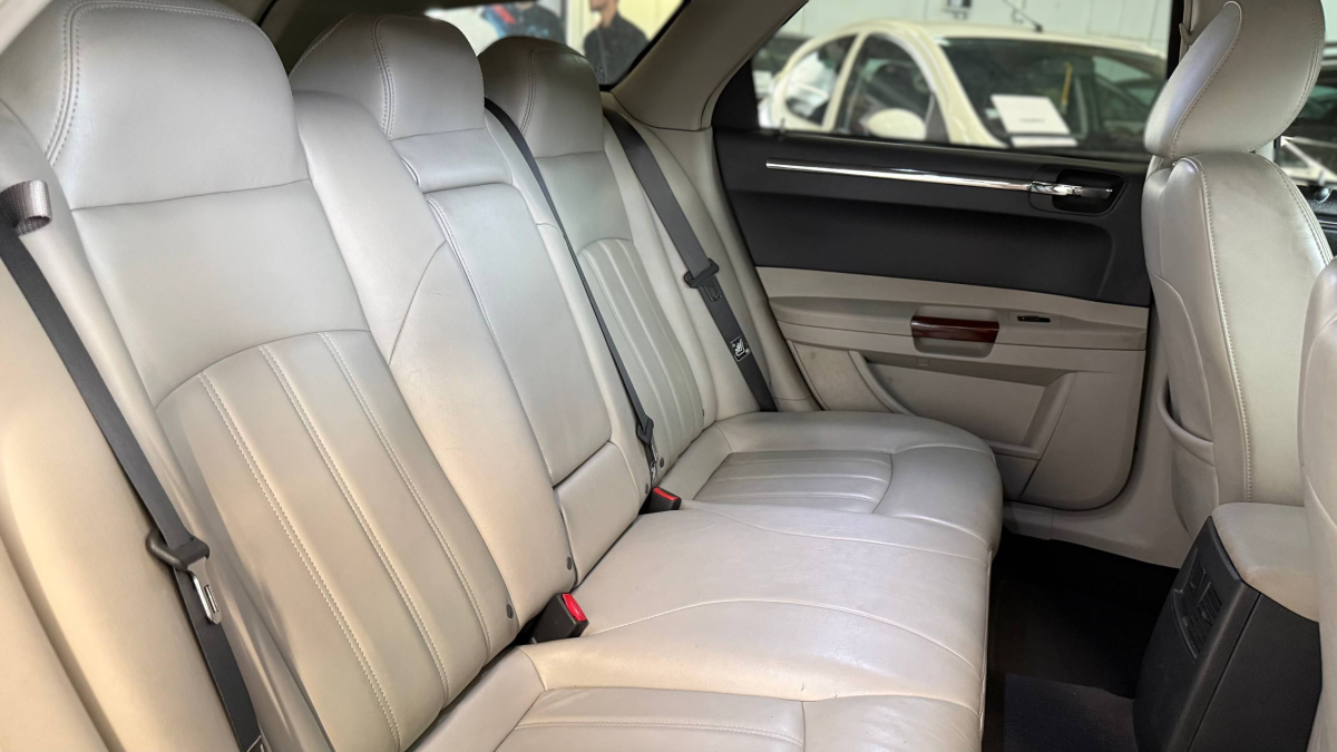 Chrysler 300 — 16