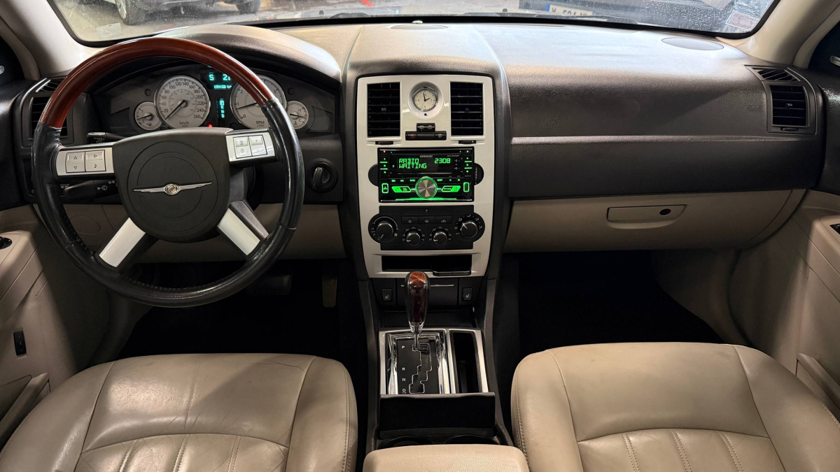 Chrysler 300 — 9