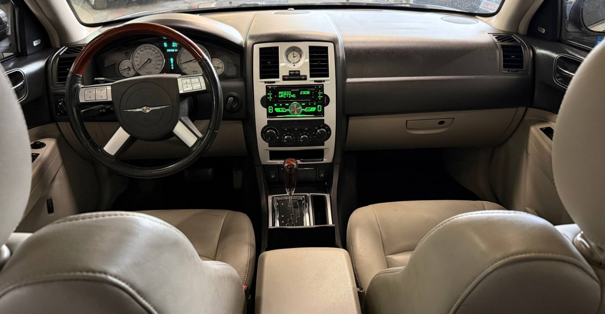 Chrysler 300 — 8