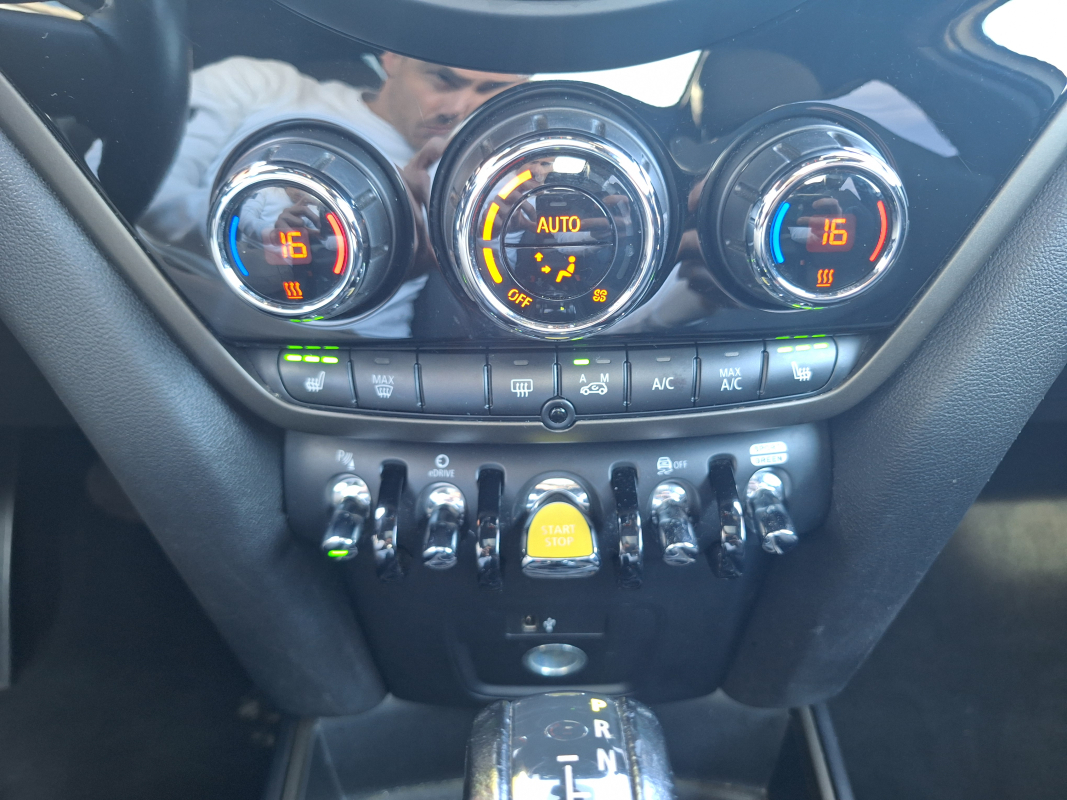 Mini Countryman — 24