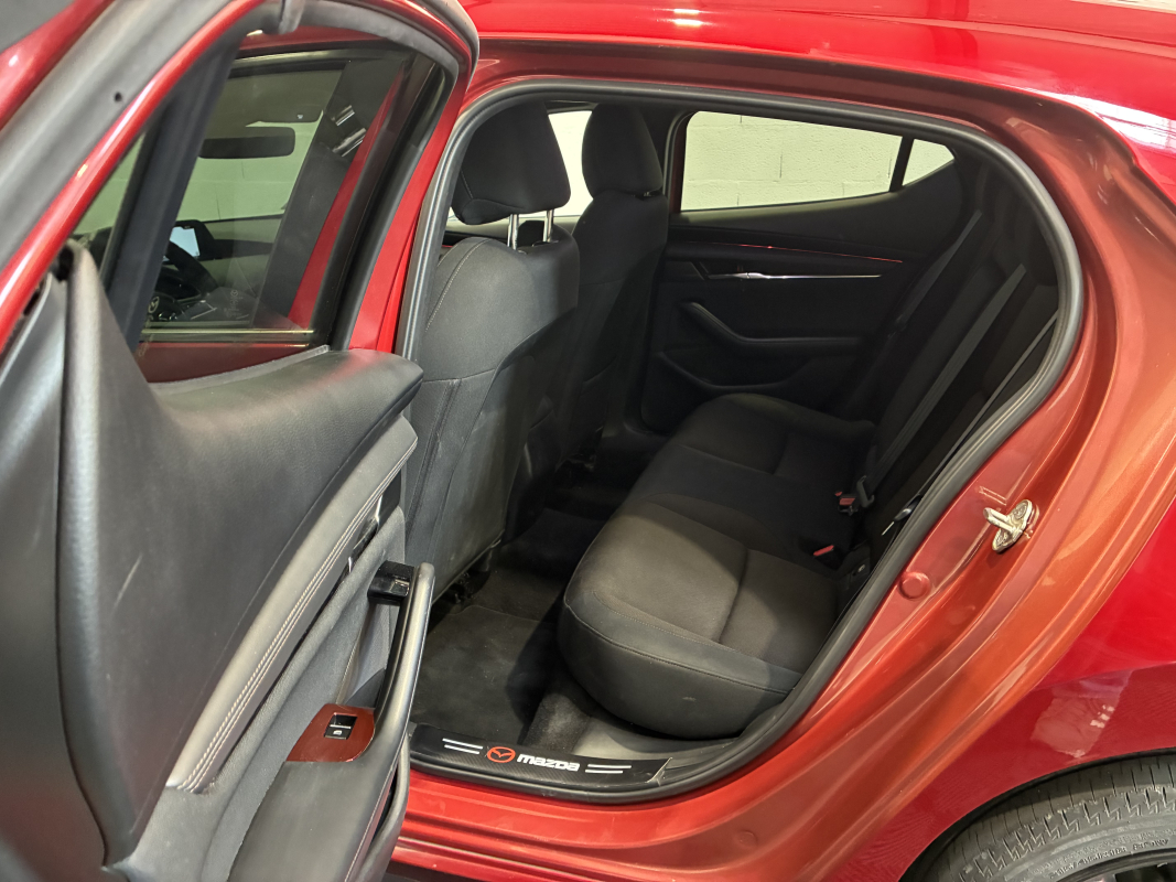 Mazda Mazda 3 — 14
