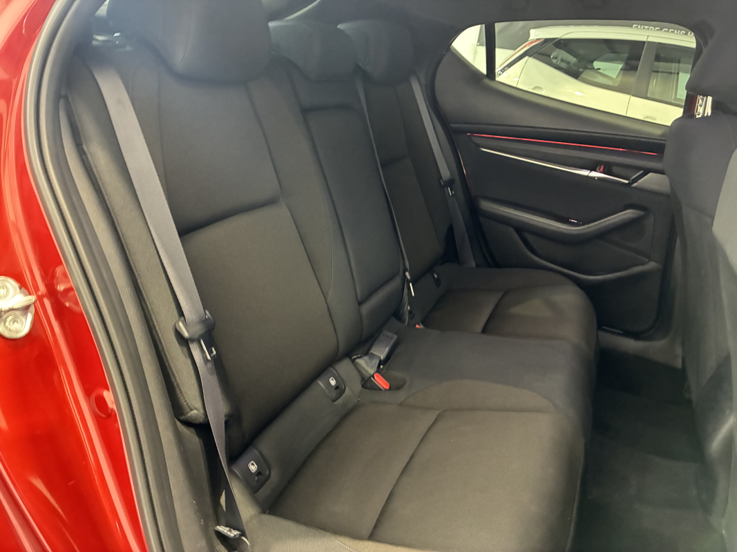 Mazda Mazda 3 — 18