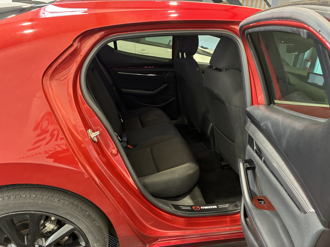 Mazda Mazda 3 — 17