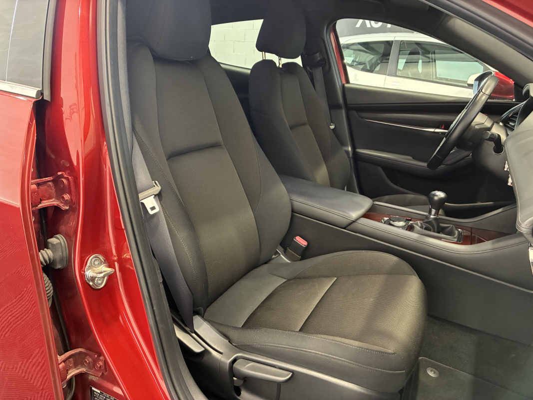 Mazda Mazda 3 — 21