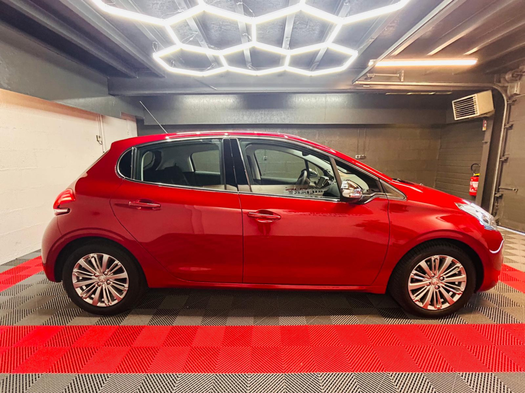 Peugeot 208 — 4