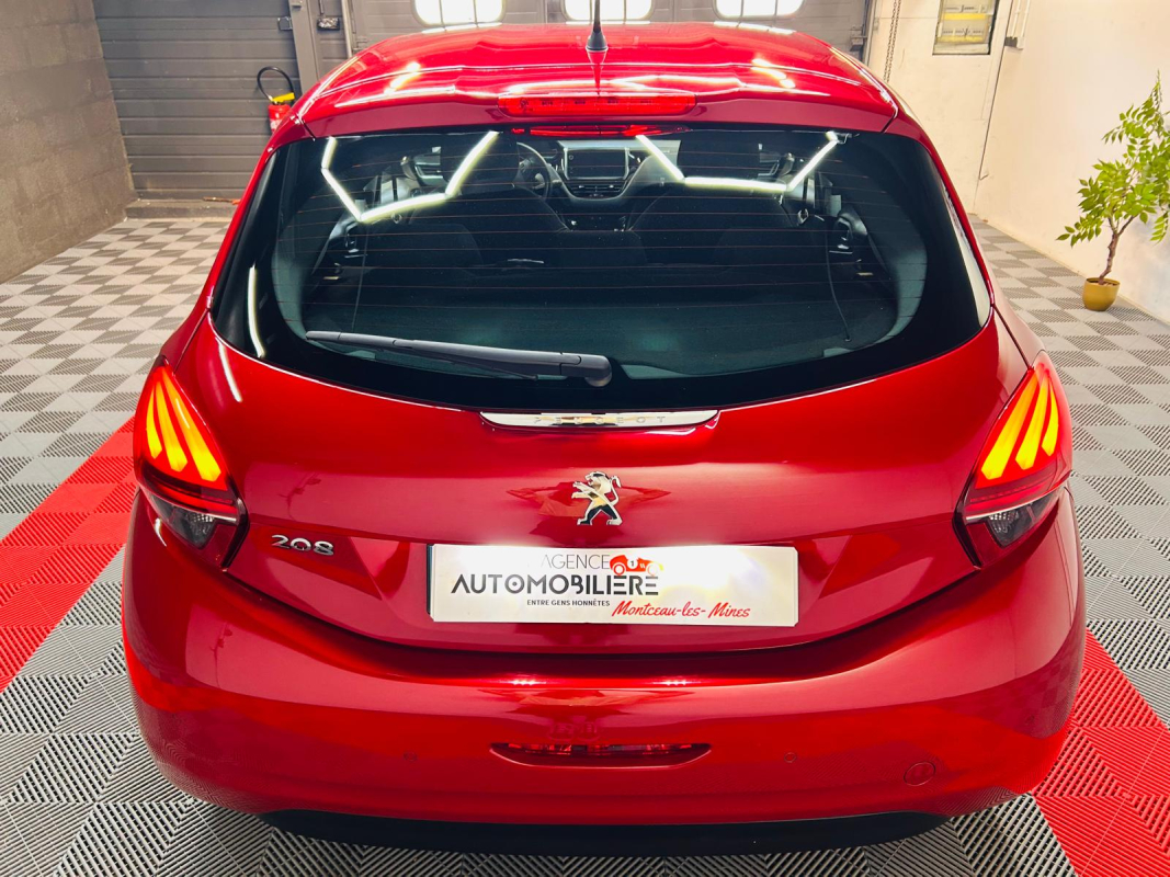 Peugeot 208 — 6