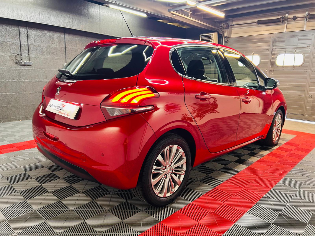 Peugeot 208 — 5