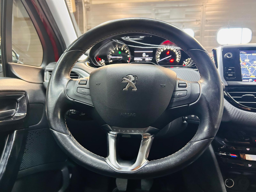 Peugeot 208 — 12