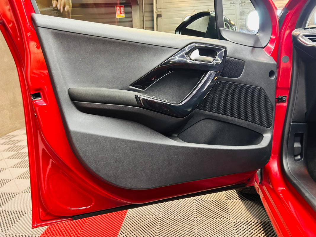 Peugeot 208 — 14